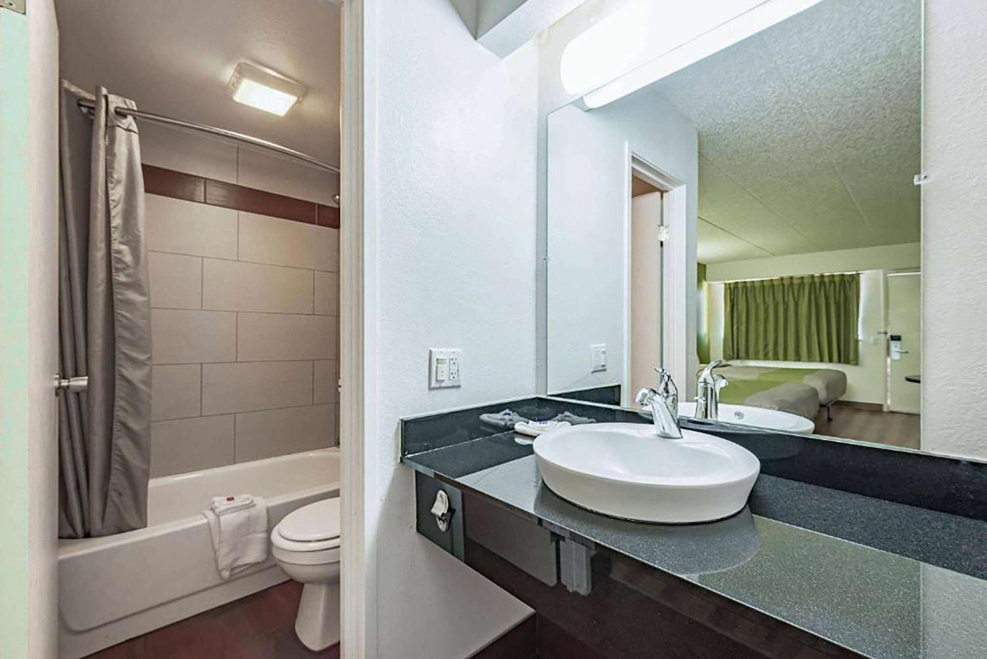 Days Inn By Wyndham Cincinnati I-71 Silverton Dış mekan fotoğraf